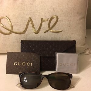 SOLD!!!!       NWT Authentic Gucci sunglasses